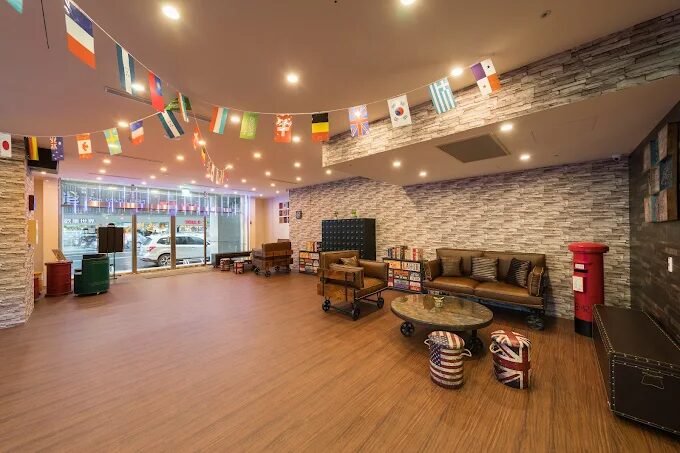 在夜色與香氣之間，住進高雄的節奏—天藝商旅帶你感受高雄的真實溫度