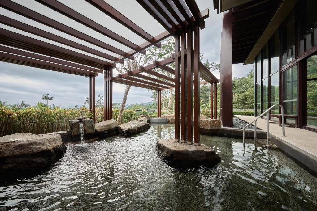 當山霧推開窗景，時間也跟著慢了下來——宜蘭礁溪老爺酒店的秋日溫泉記