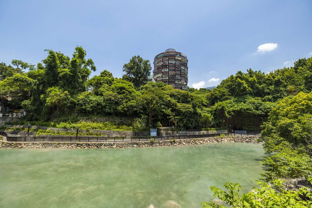 泡一池白磺泉，看山霧慢慢散開——秋日療癒假期，就在北投老爺酒店