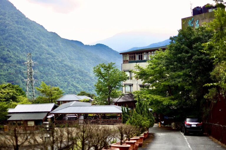 ♨️ 烏來山谷秘境・隱藏版「美人湯」住宿推薦｜淞呂溫泉會館