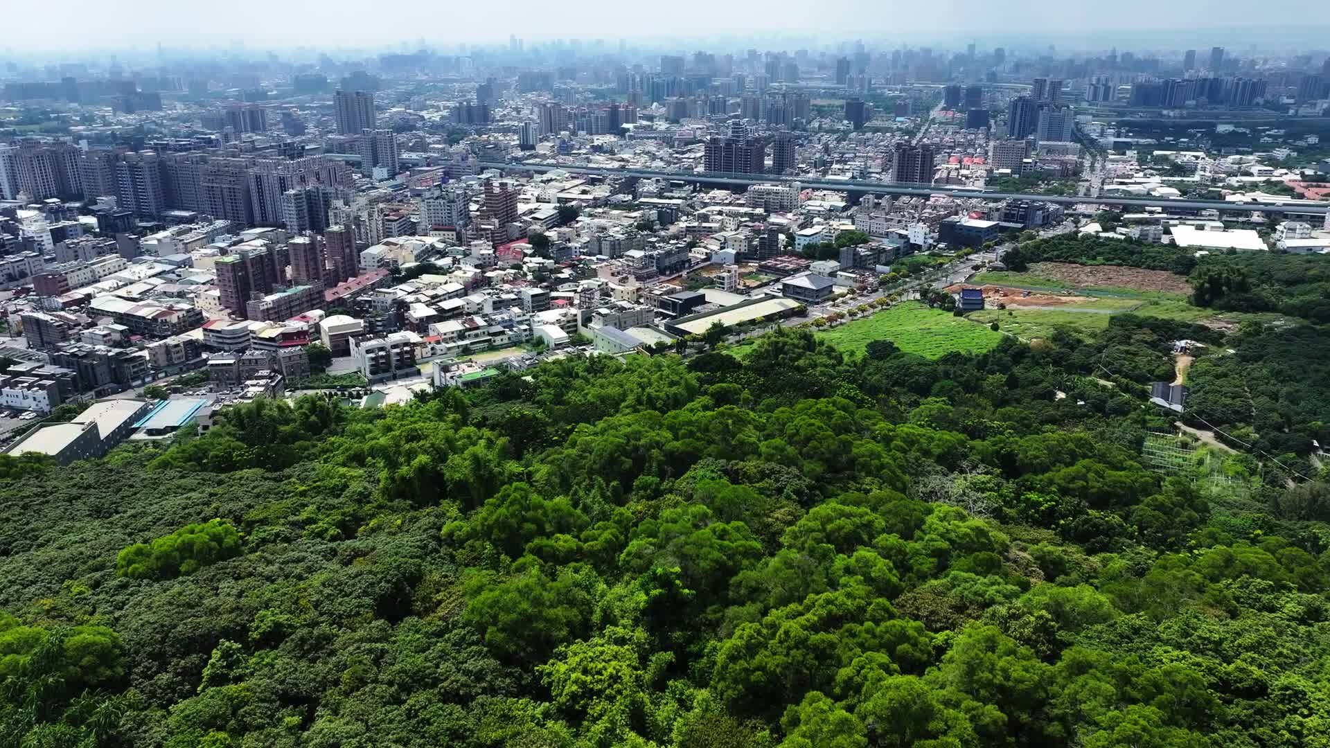 在台中的山裡醒來，當城市開始喧囂，去大坑風景區聽聽風的聲音