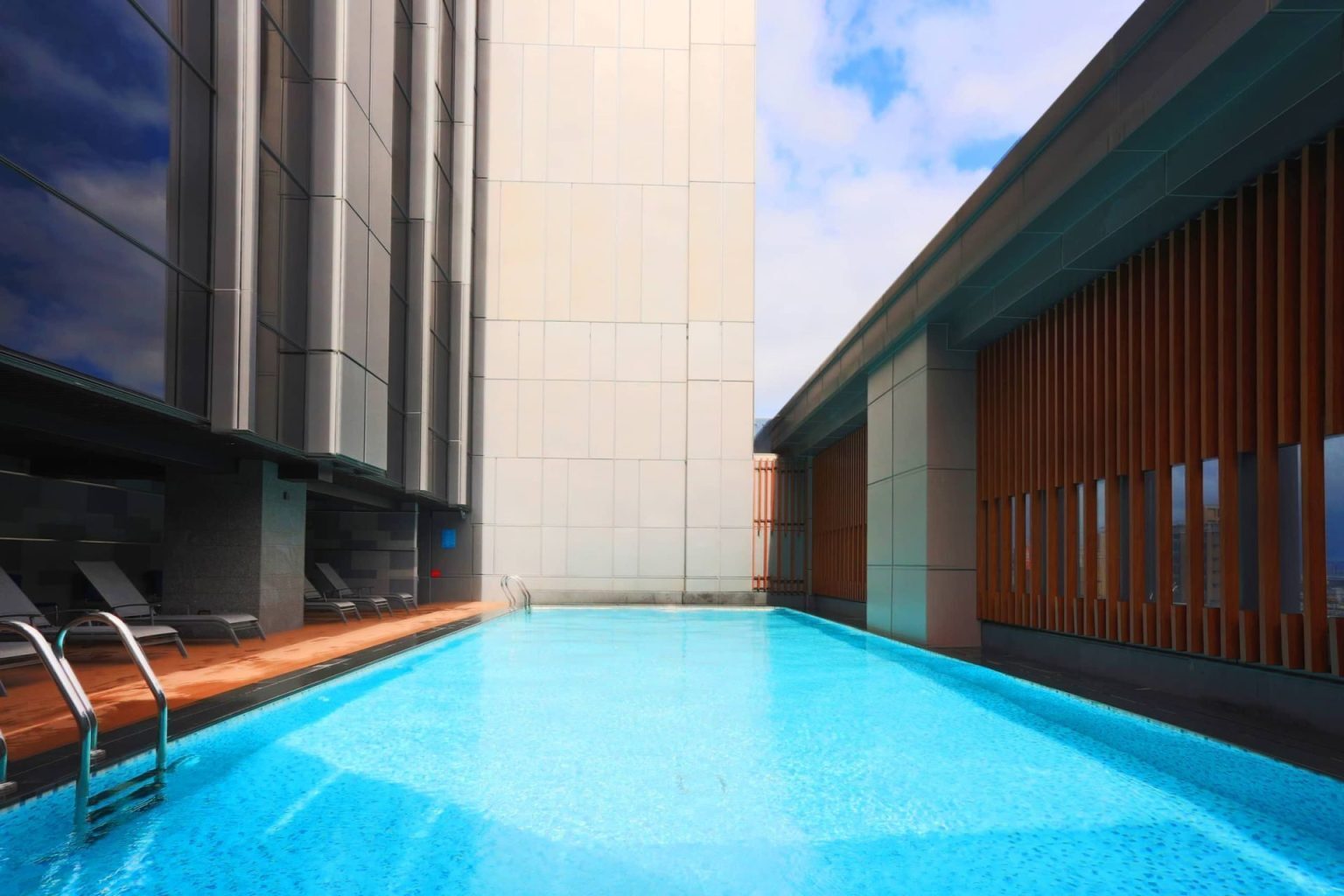 在萬華的屋頂看台北的風景：旅人喜愛的凱達大飯店住宿體驗