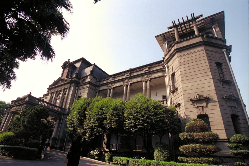 來這裡走一趟,不用飛歐洲也能拍出復古感|臺北賓館的靜謐庭園與百年故事