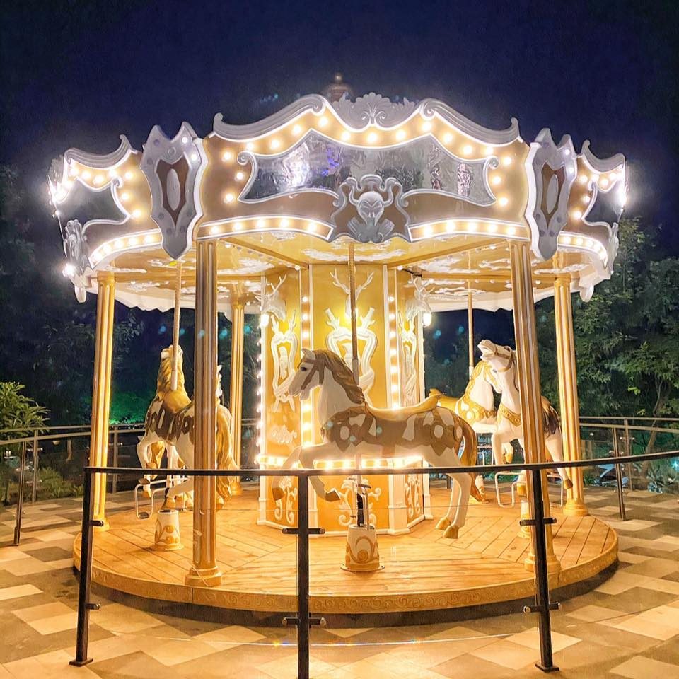 黃昏走上陽明山半山腰，在草山夜未眠看見台北燈火一路亮到深夜