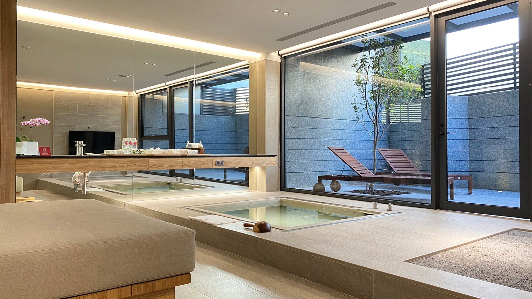 被自然擁抱的一夜，逃進山林的溫泉世界｜在日光溫泉會館重啟放鬆模式