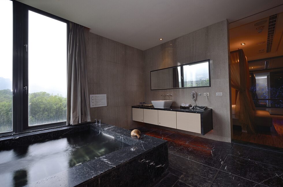 被自然擁抱的一夜,逃進山林的溫泉世界|在日光溫泉會館重啟放鬆模式