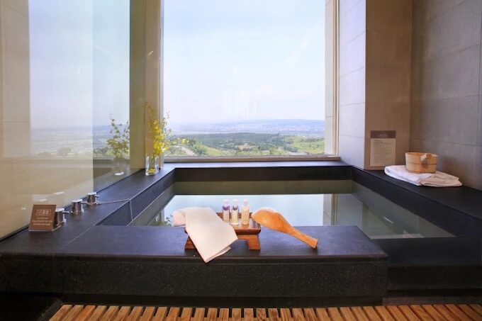 一場山景與泉香的約會，讓風和泉水說故事｜在清新溫泉飯店度過的一天