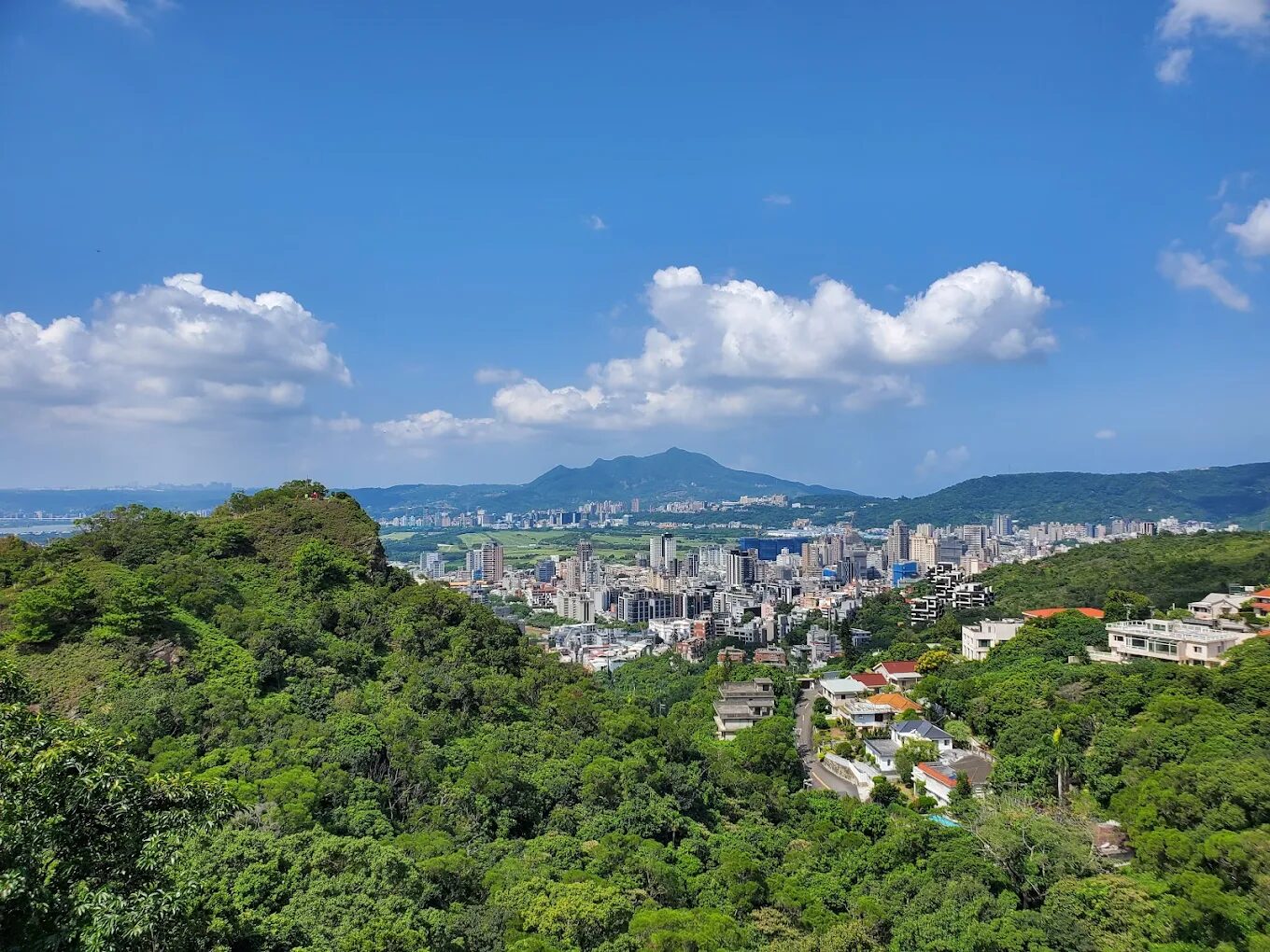 軍艦岩親山步道