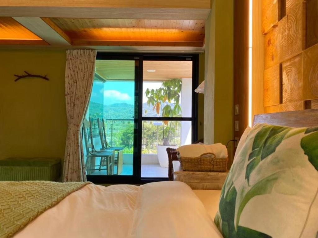 清晨霧散、午後茶香、夜色微亮：日月潭最有故事的民宿們