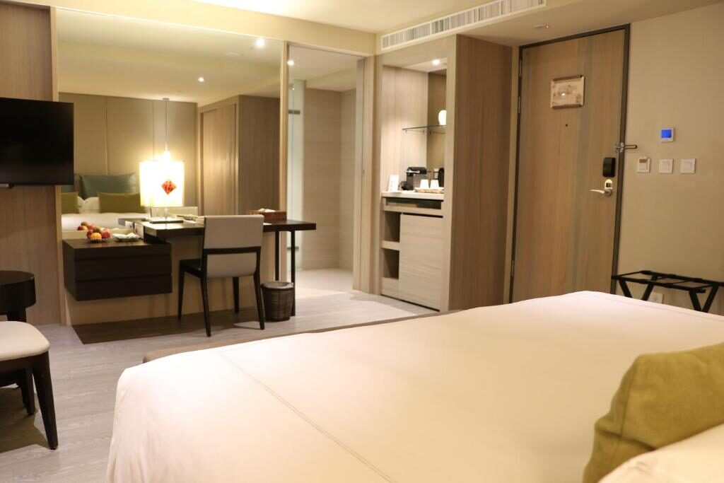 北投山霧裡的那池泉水｜從早晨第一縷光，到夜色裡的暖意