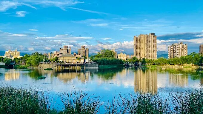 從午後草悟道走到夜色柳川，在城市與山林之間寫下一段台中慢旅