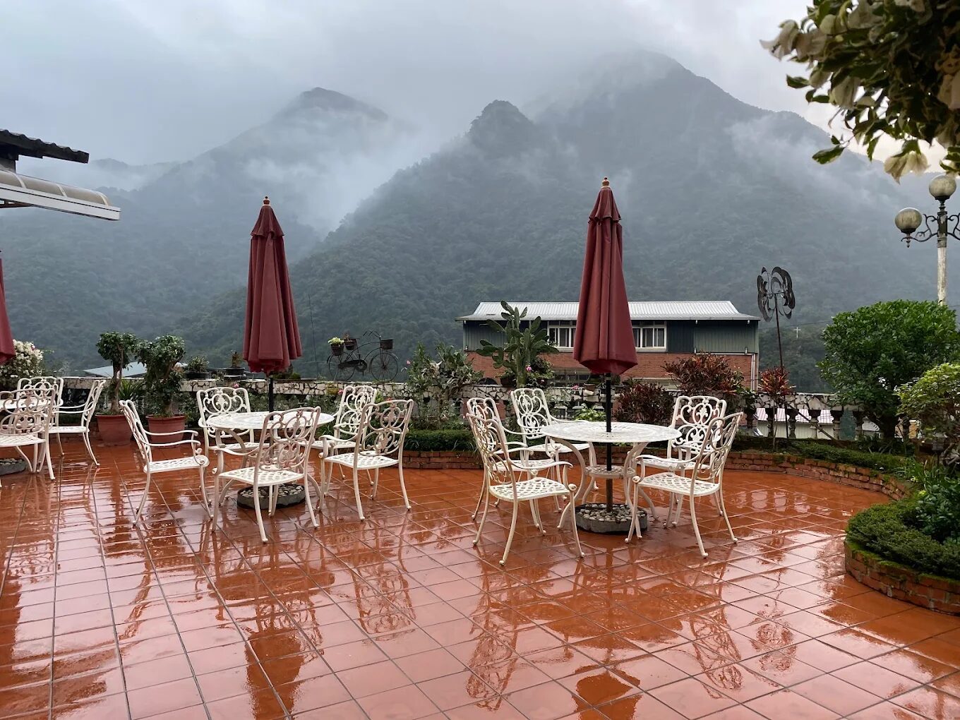 🌿 烏來溫泉住宿推薦｜泉世界溫泉會館一泊二食只要 $2,499 起