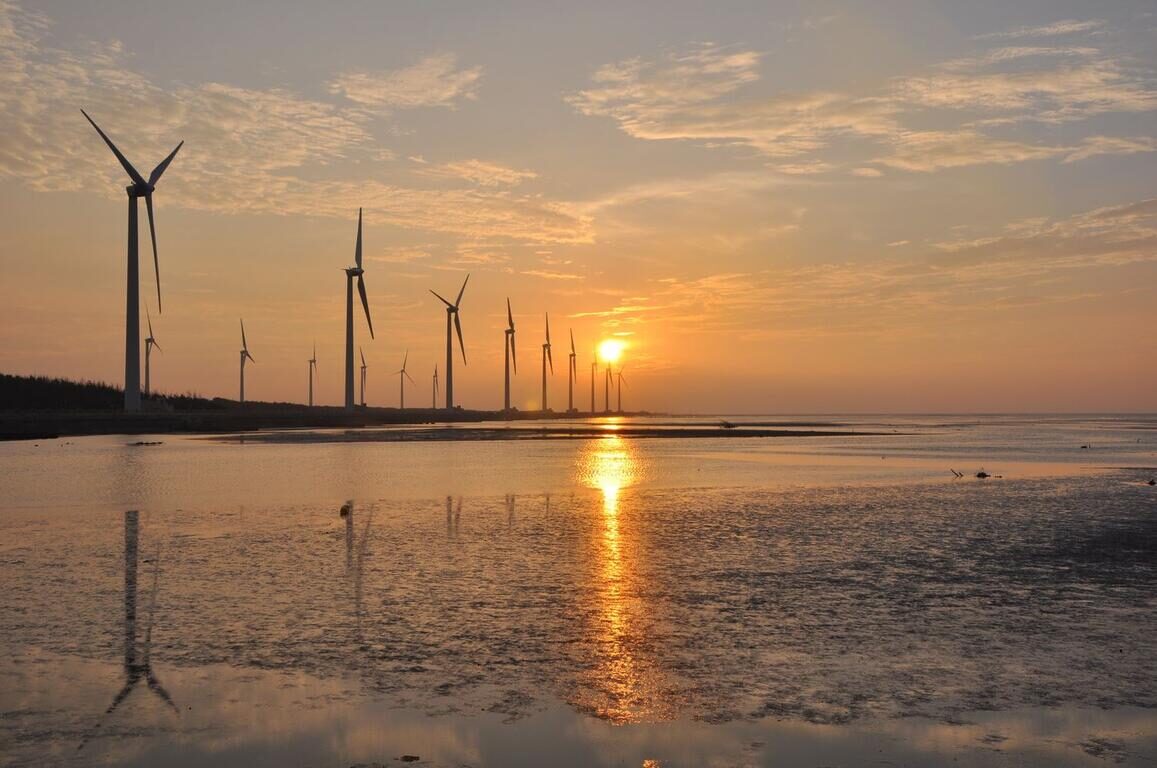 潮起潮落之間，遇見金色的風景｜高美濕地日落生態全攻略