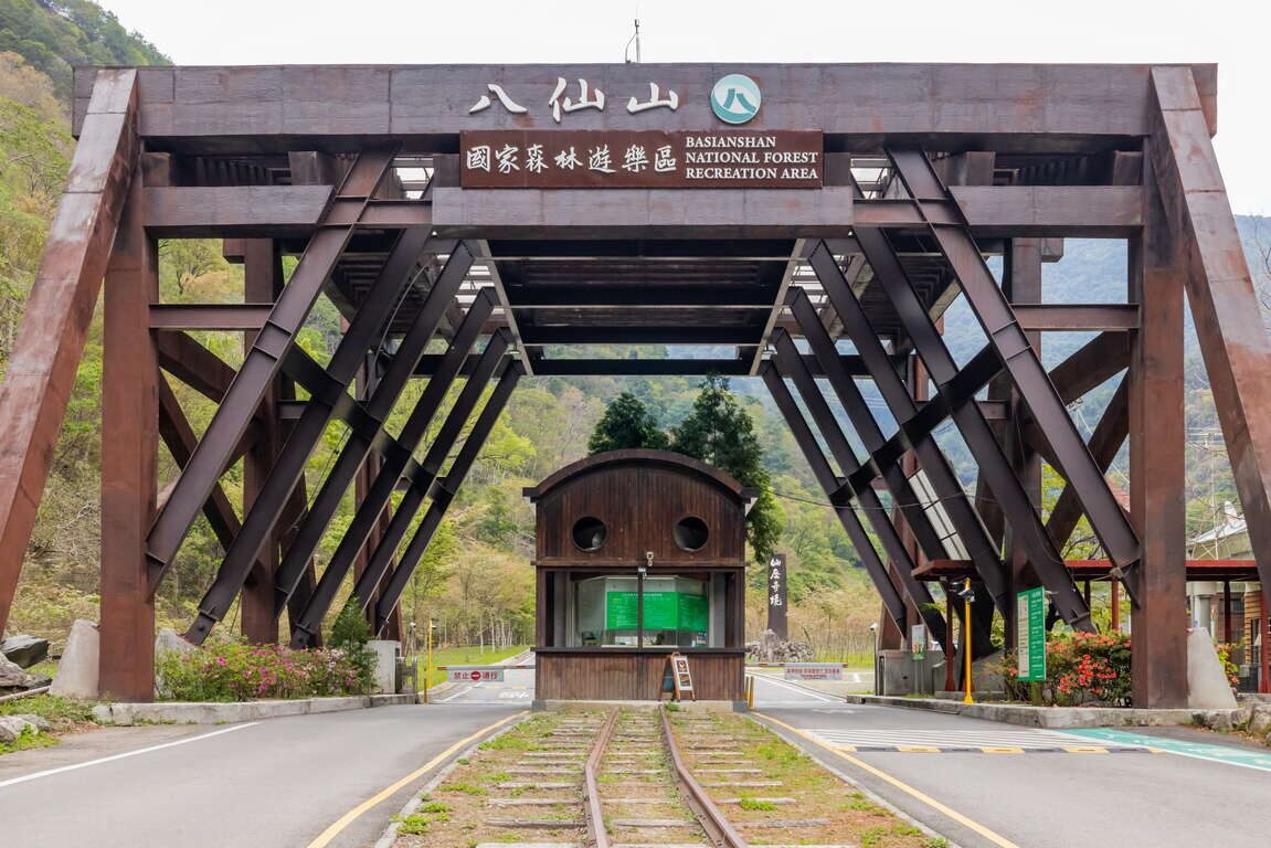 台中八仙山一日慢行｜看瀑布、聽溪聲、在森林裡深呼吸