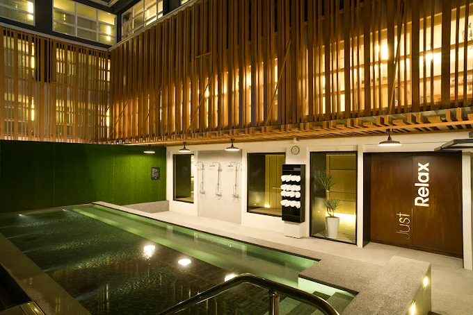 在溫泉與木香中醒來，泡一場安靜的溫泉｜捷絲旅宜蘭礁溪館的簡約浪漫