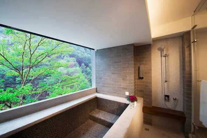 在溫泉與木香中醒來，泡一場安靜的溫泉｜捷絲旅宜蘭礁溪館的簡約浪漫