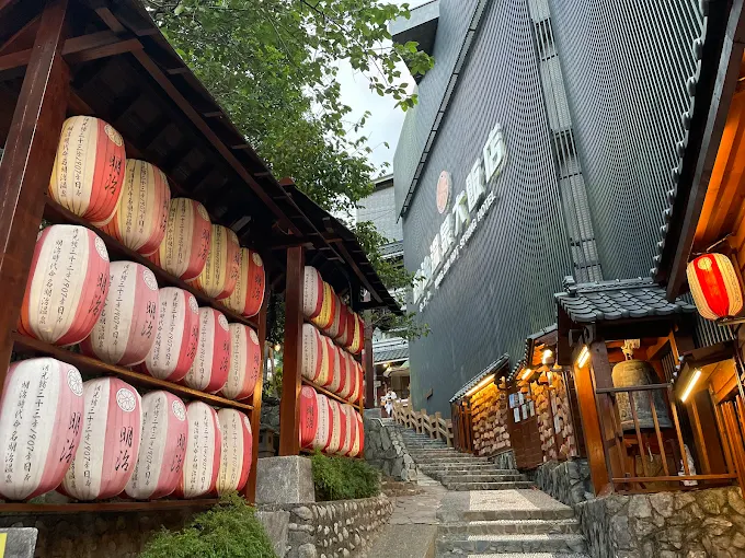 揹上包包，朝谷關走去：從老街石階一路走進山林溫泉裡