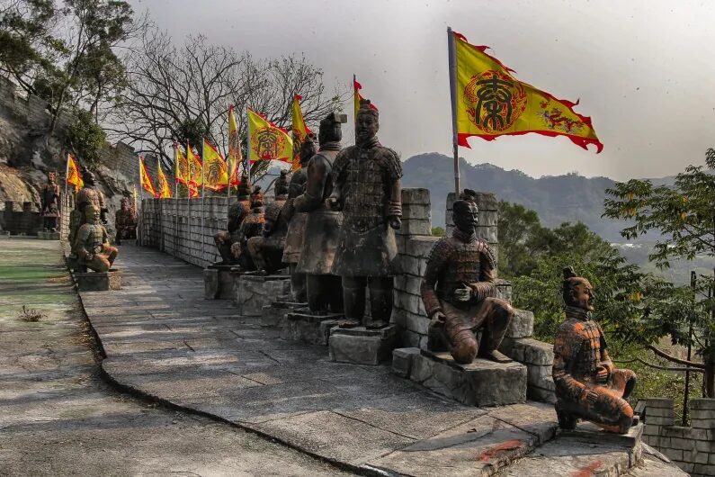 走進台南白河萬里長城｜穿上古裝登山拍照，和家人一起玩出一場穿越旅程