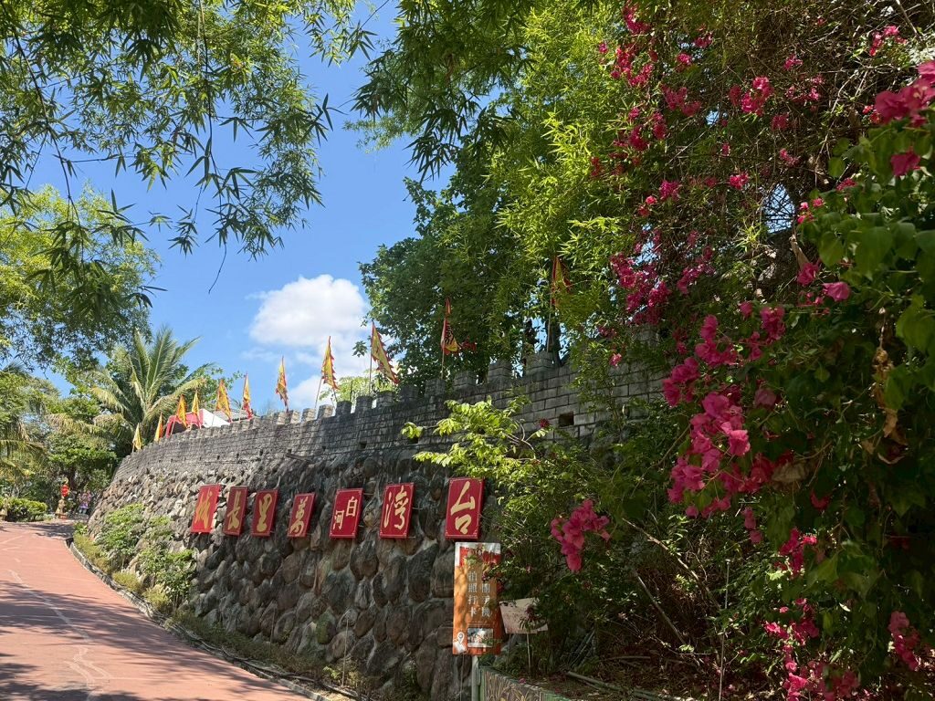 走進台南白河萬里長城｜穿上古裝登山拍照，和家人一起玩出一場穿越旅程