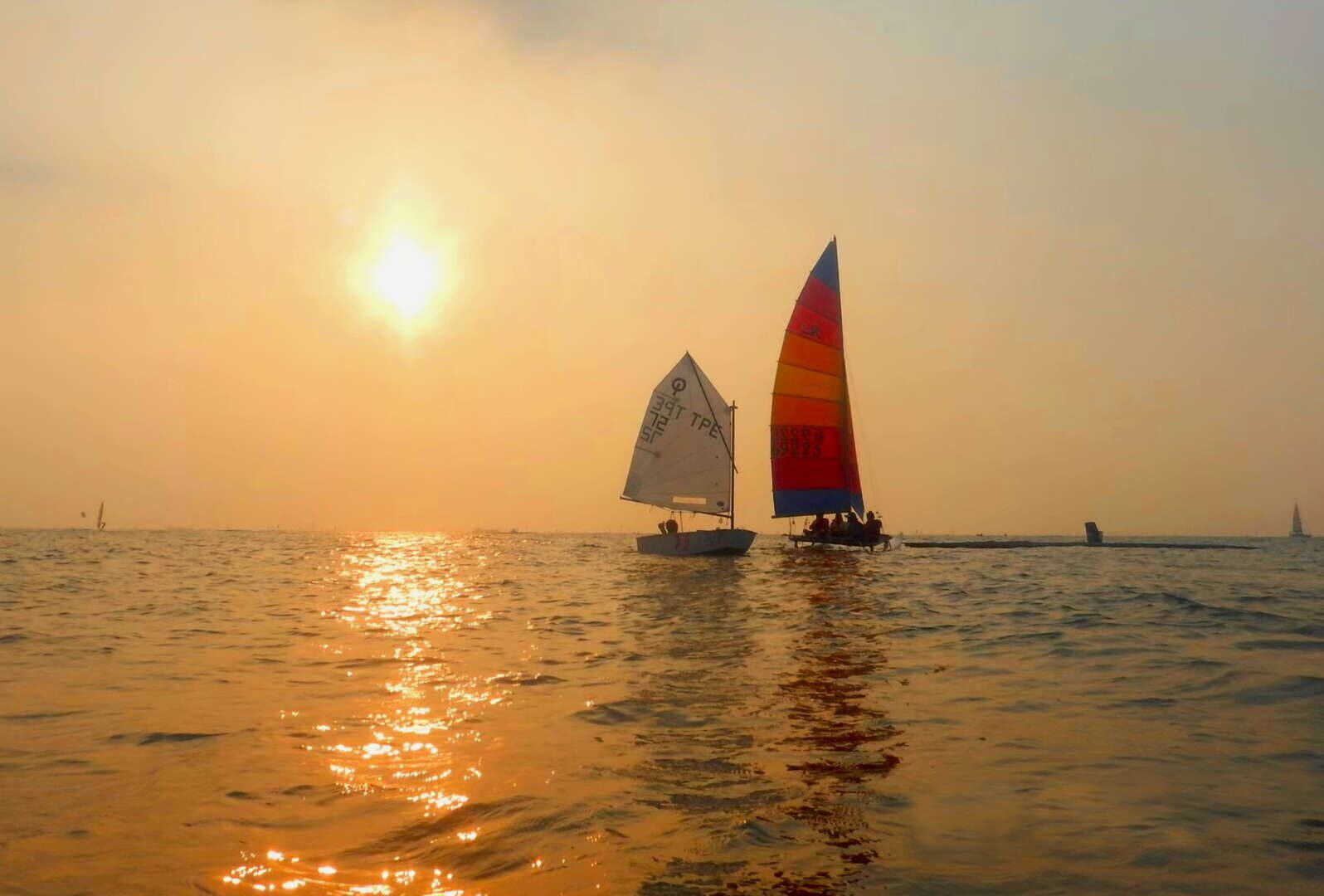從日落走到夜色｜漁光島火神祭點亮台南海岸的秋天