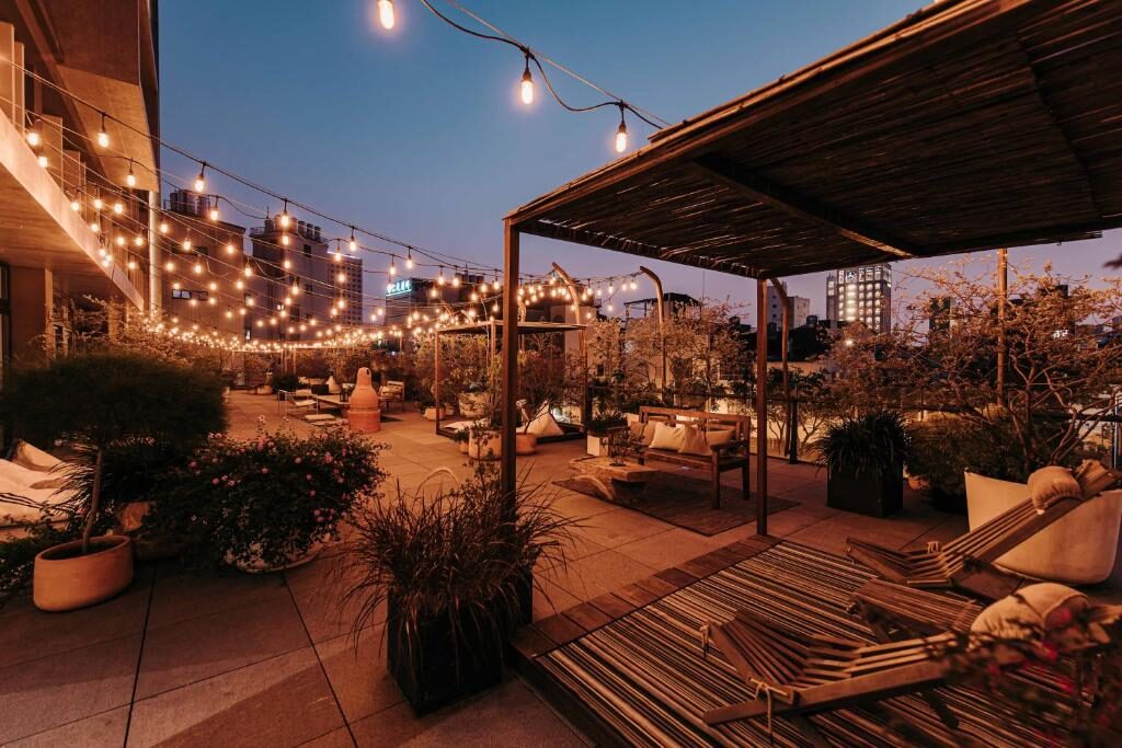 走進台南巷弄的夜色｜精選五間最有故事的住宿，感受旅人眼中的城市節奏