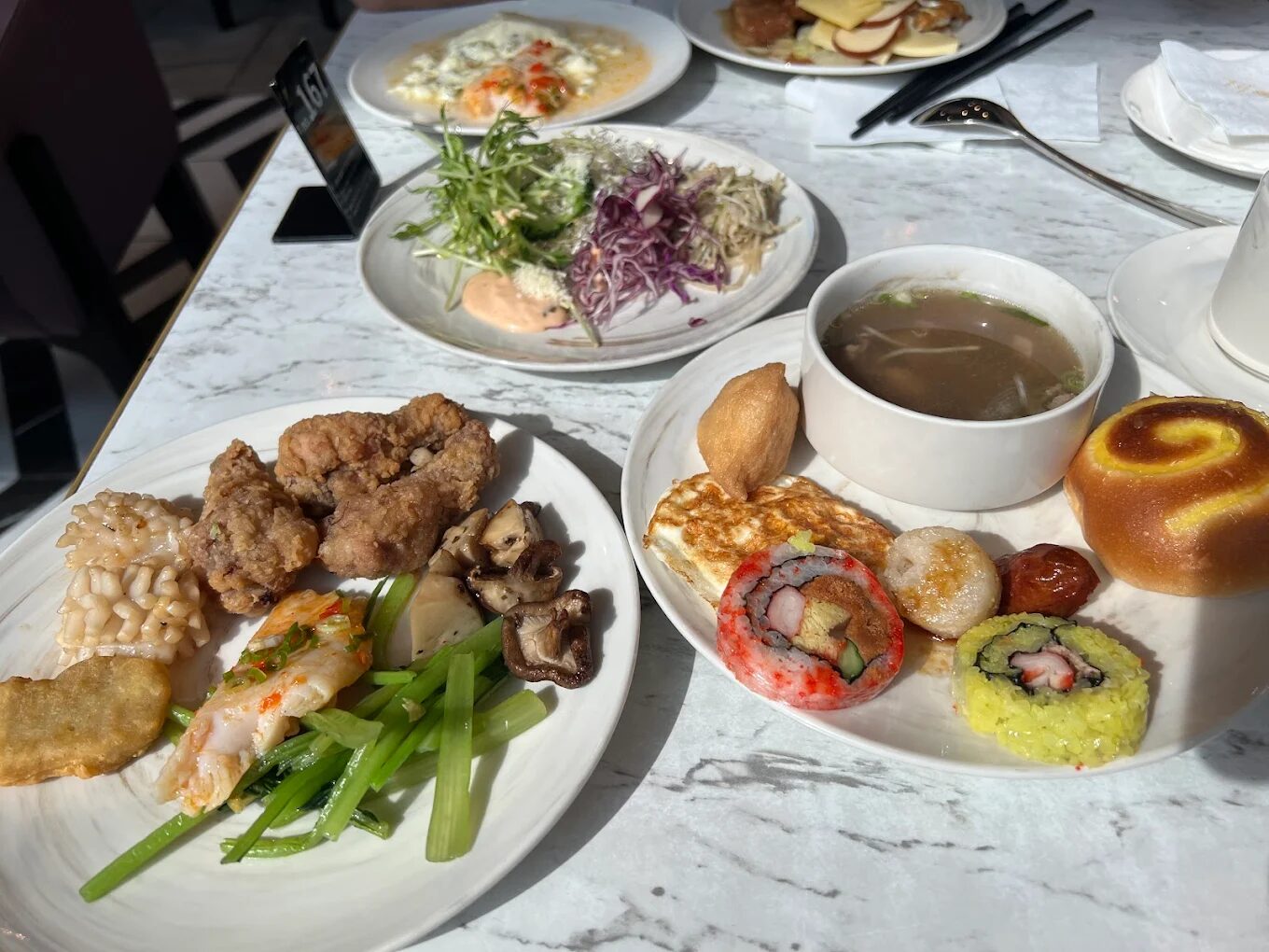 晨光灑進窗邊，府城的一天從煙波大飯店台南館開始｜台南住宿推薦