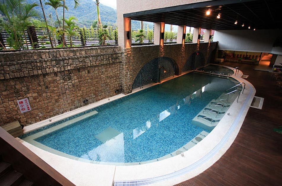 富野溫泉休閒會館設備齊全，讓旅客能在泡湯之餘享受多元休閒生活。