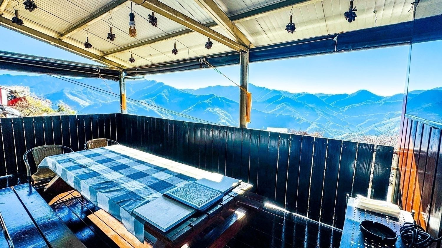 推開窗，清境的雲在走｜在山裡住一晚，看星空與晨光一起醒來