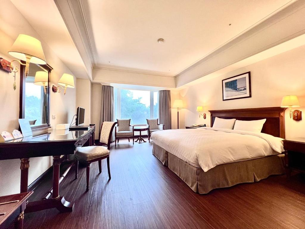 走進南投鹿谷的霧裡城堡，在溪頭米堤大飯店聽見山風的聲音