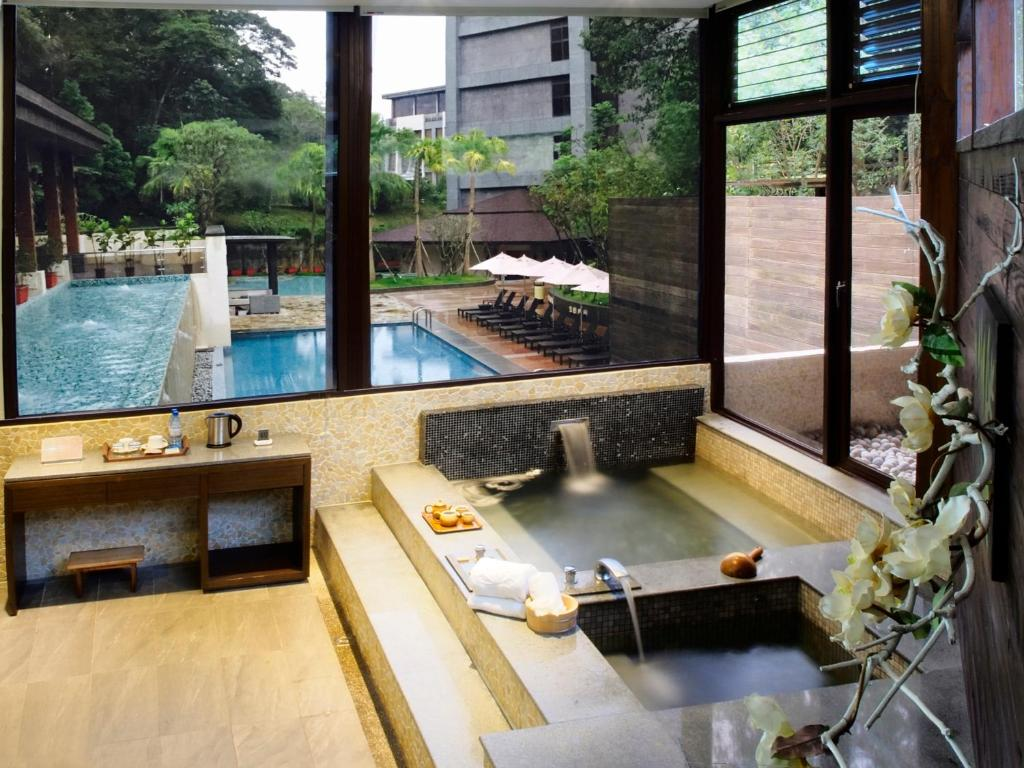 在日月潭湖畔泡一夜溫泉，讓雲品與馥麗把時間慢慢放回生活裡