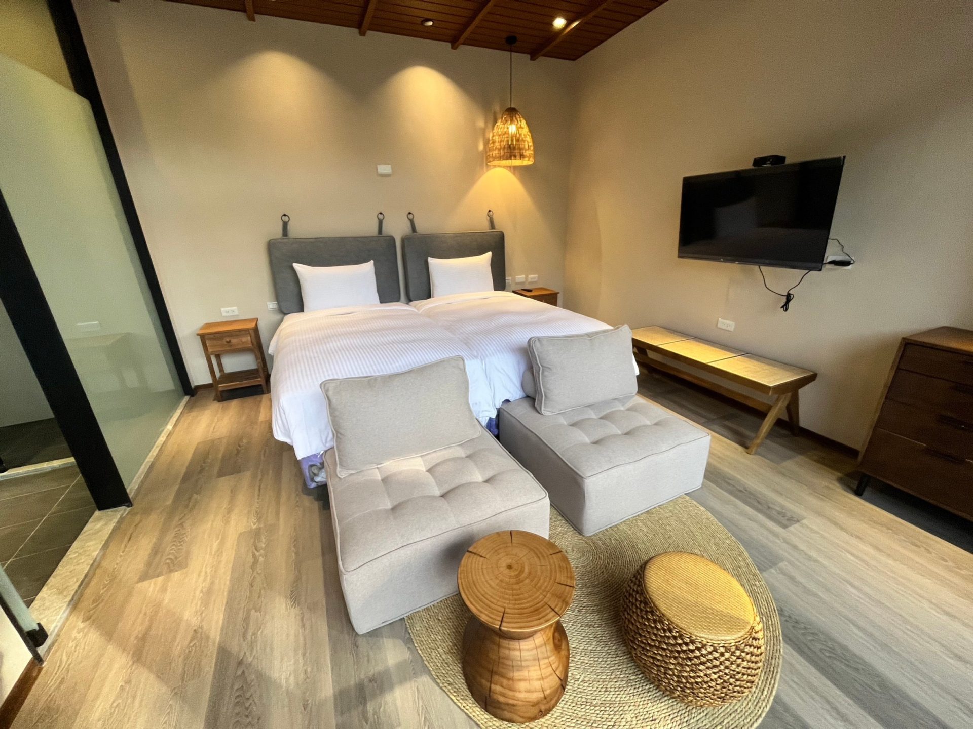 🌿 天闊SPA溫泉會館｜山居Villa雙人房限時優惠，泡湯＋套餐一泊二食只要 $3,400 起！