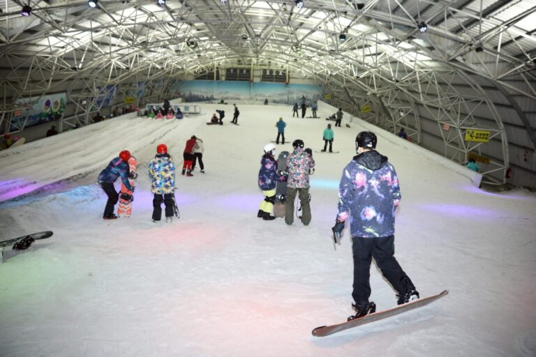 滑雪初學者首選！新竹室內滑雪場單板雙板教學課程全都有