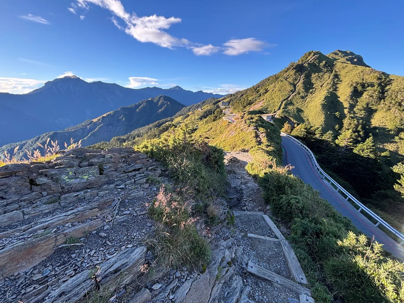 🌄 台灣登山步道推薦｜從山到海的壯闊行旅，收藏北中南東經典步道