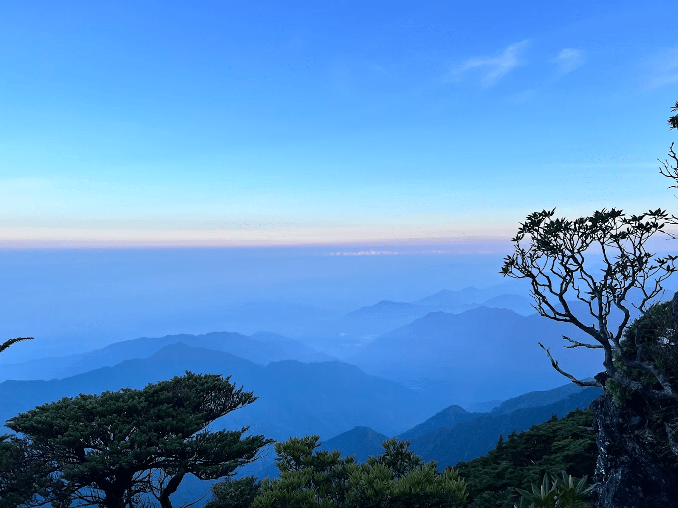 北大武山步道｜屏東聖山登頂攻略：百岳壯闊雲海、排灣文化與最神聖的南國山徑