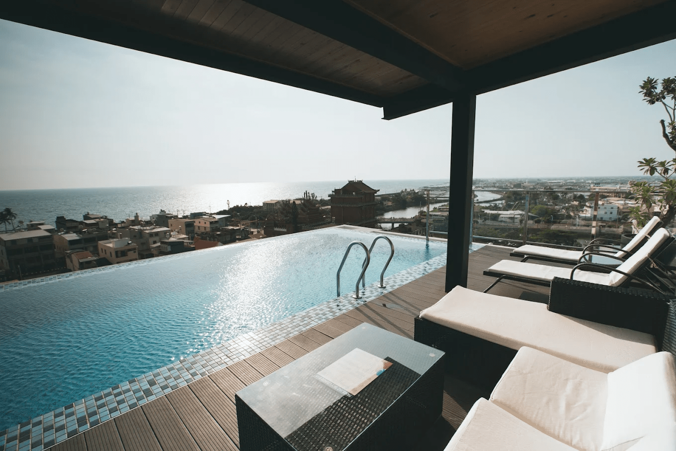 枋客文旅 FangLiao Hotel｜枋寮海景第一排的療癒旅宿，散步 5 分鐘就到火車站！