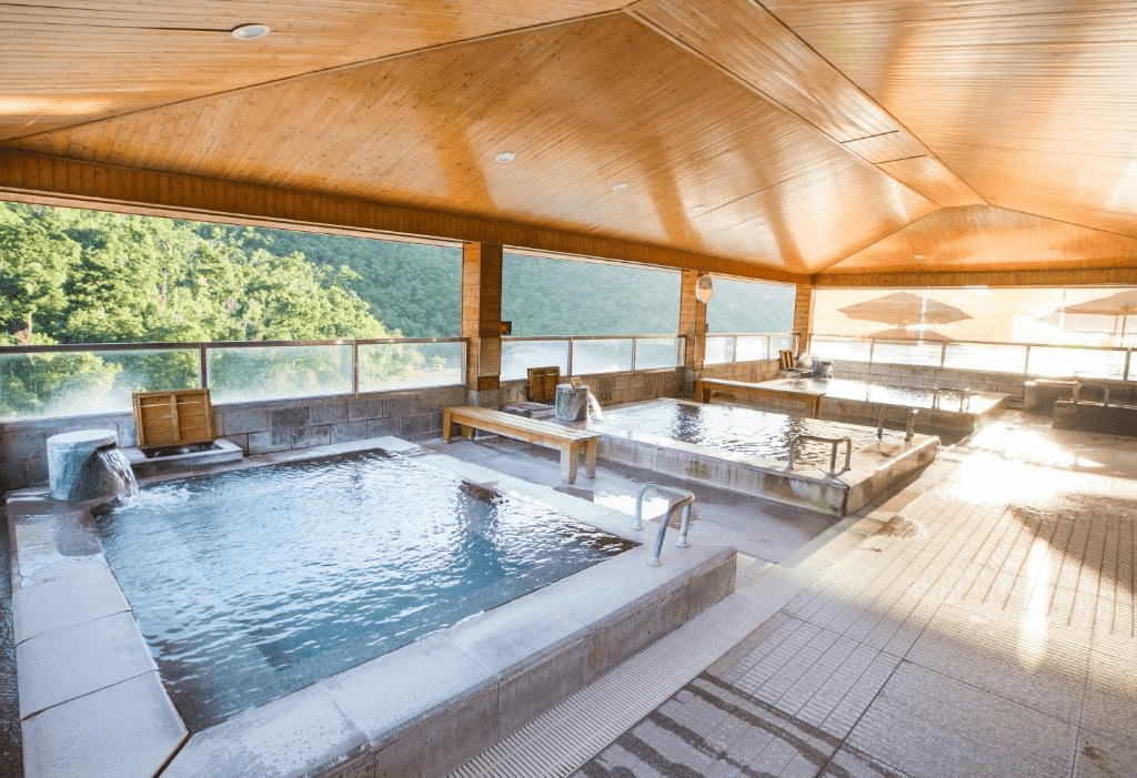 換個季節走進台東，讓溫泉、山色與夜晚一起放慢腳步