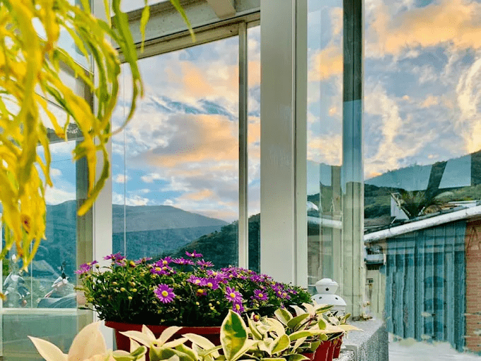 推開窗就有山與雲，烏來旅晨溫泉民宿讓泡湯成為一種靜的旅程