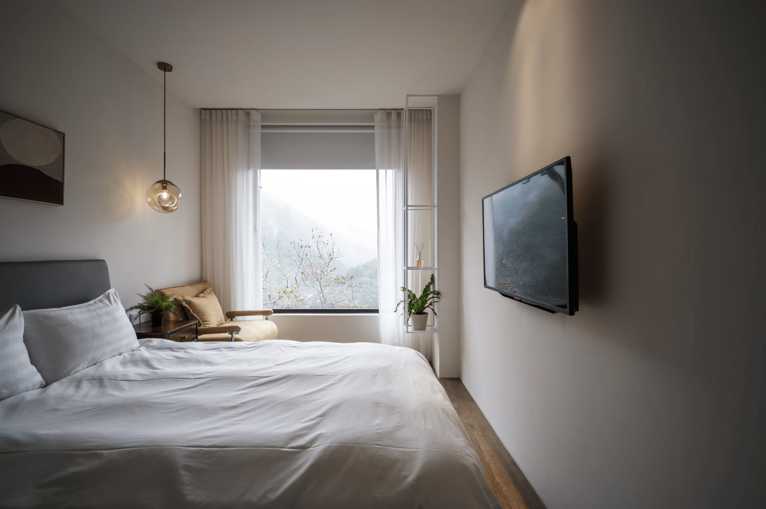 推開窗就有山與雲，烏來旅晨溫泉民宿讓泡湯成為一種靜的旅程