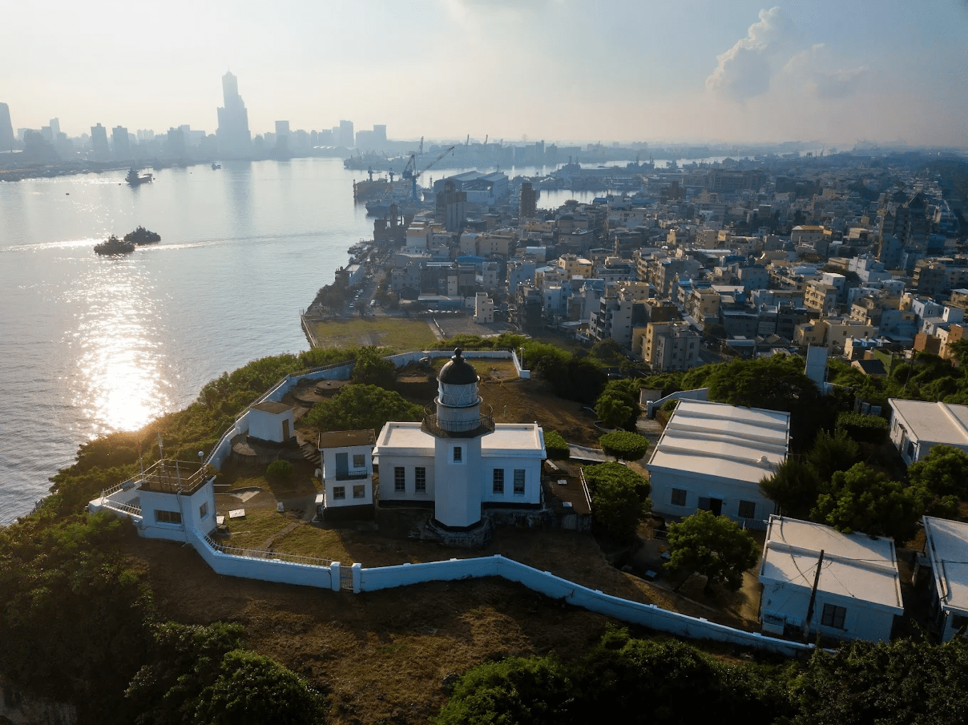 高雄燈塔壯闊景觀