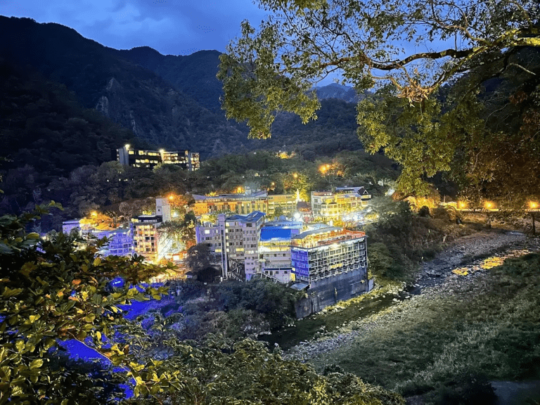 谷關夢幻歐風溫泉飯店！雲海第一排的麗池山水，只要 $2,999 就能入住