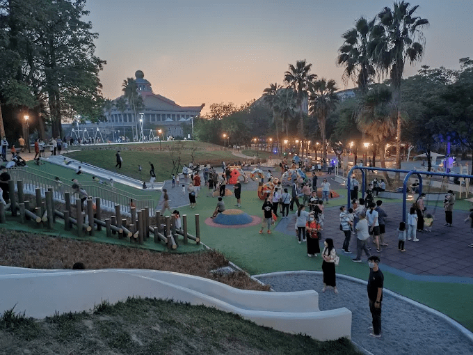 在微風輕拂的午後，散步走進斗六景點的湖畔與巷弄，把一日旅程交給最自然的節奏