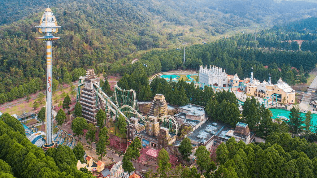 走進日月潭纜車的午後時光,看山的輪廓在眼前柔和展開,讓旅程從輕盈開始