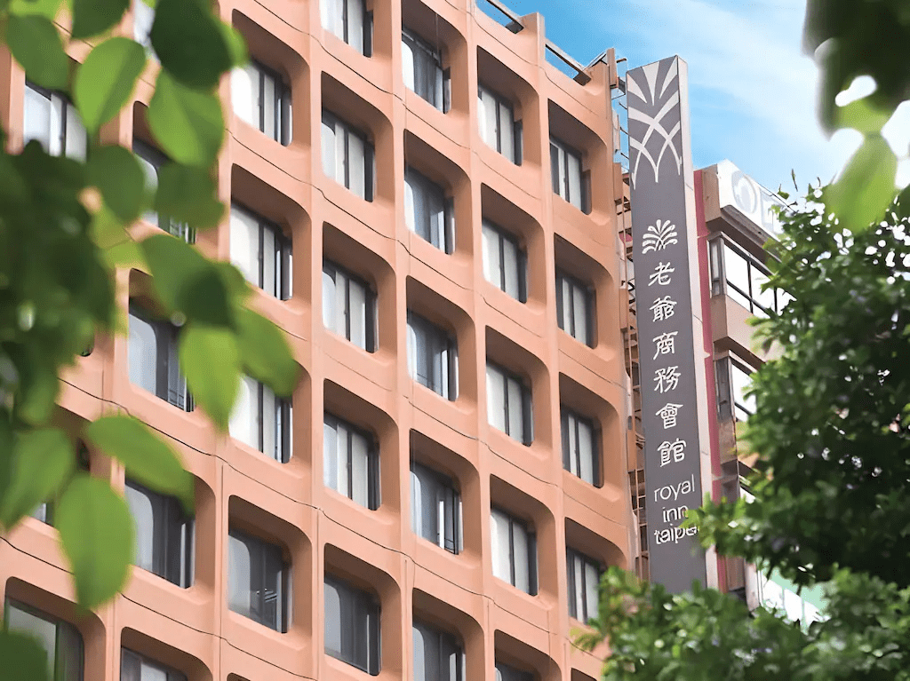 穿梭新竹的日光、台北南西的街燈與礁溪的暖湯，把三家老爺酒店住成一趟有溫度的旅行