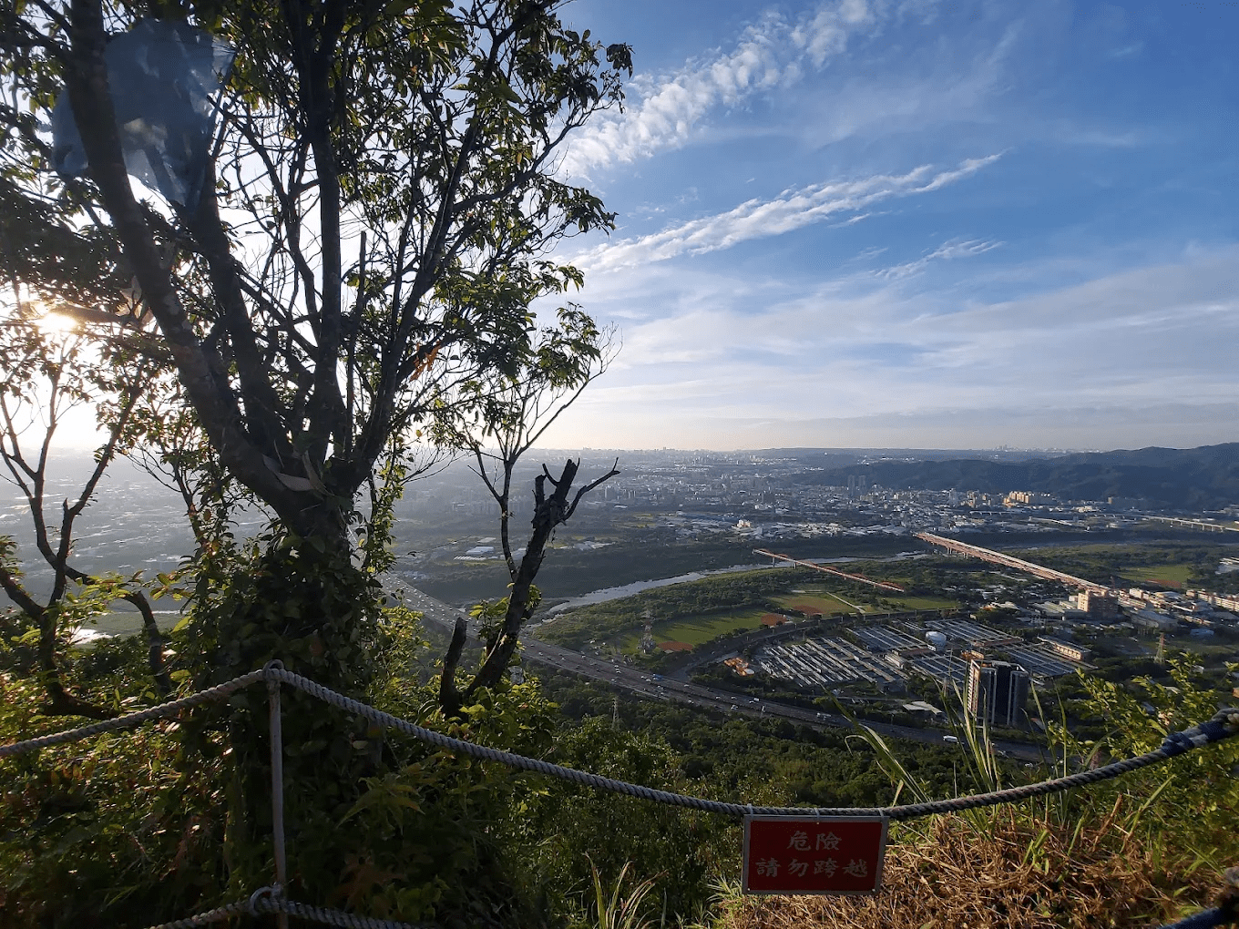 從海到山、從森林到雲端 台灣經典登山步道：一次收藏最壯闊的山海之美