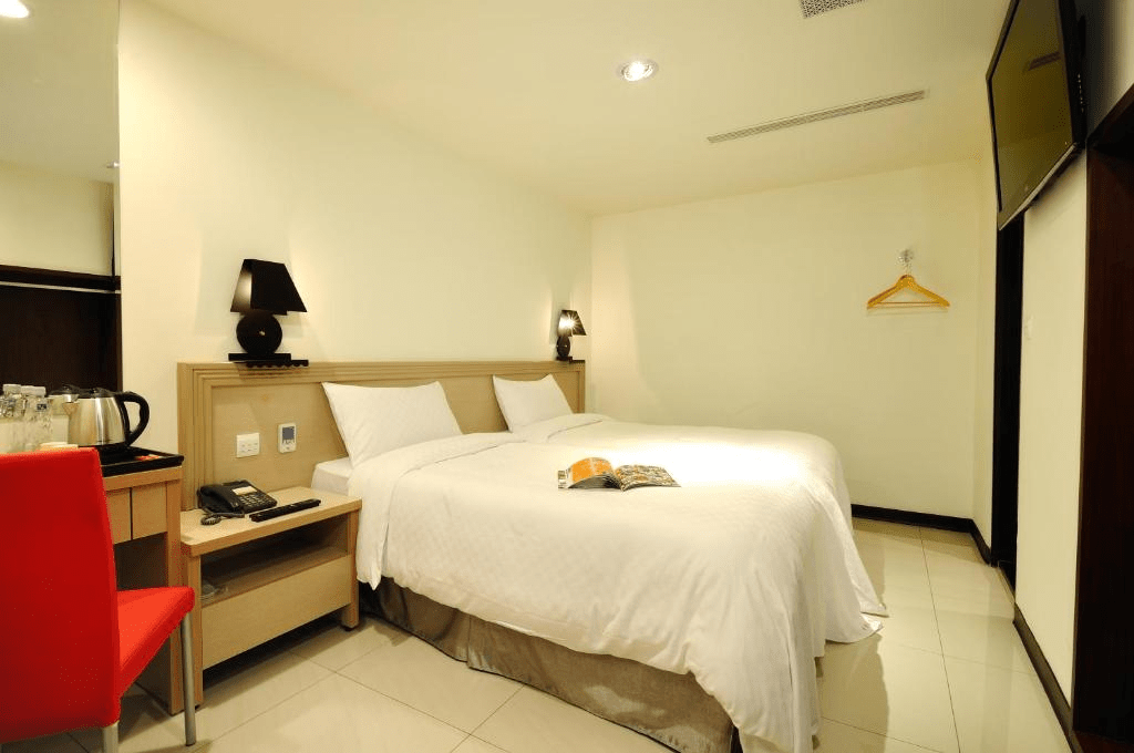 走出車站就能散步的台中住宿選擇，在中區放下行李慢慢走一段城市日常