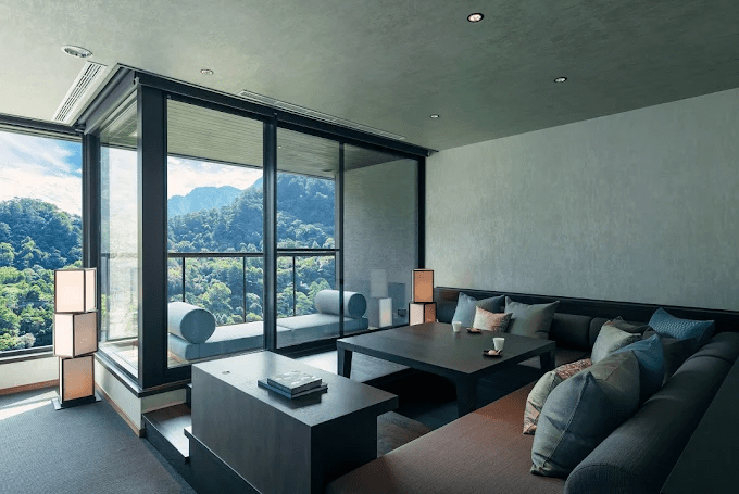 傍晚的山風穿過谷關林間時，在虹夕諾雅谷關泡湯看光影落下是最動人的片刻