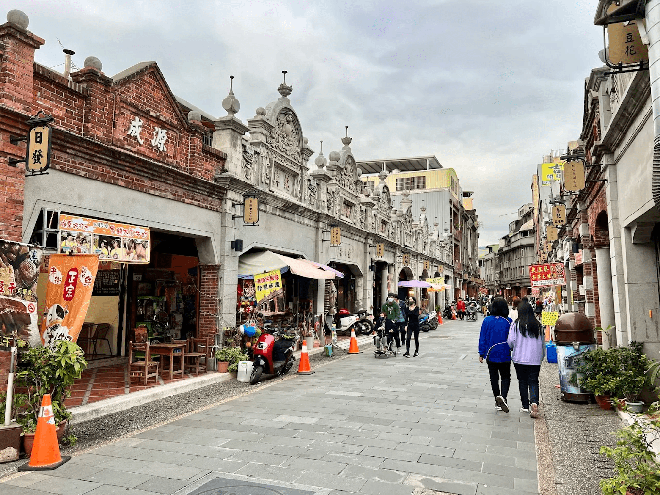 大溪老街｜走進百年紅磚商街，品味木藝文化與在地小吃