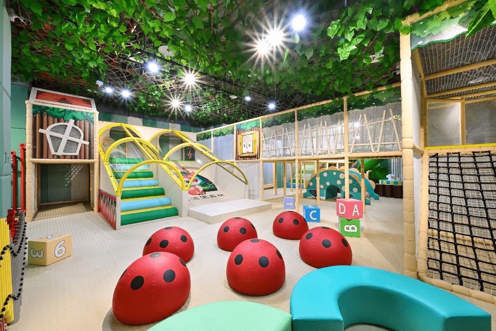 隨著湖風推開旅程，在日月潭大飯店與大淶閣住進光影緩慢變換的輕旅行節奏