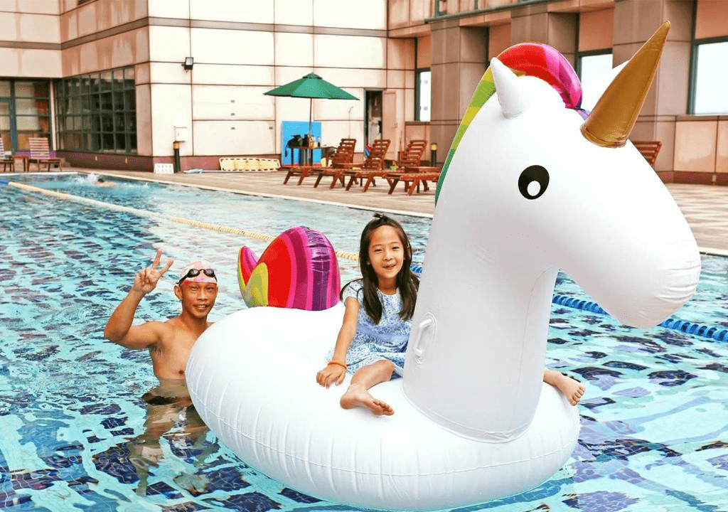 帶著孩子在台中住進溫暖的親子飯店,看著晨光灑進房裡後踏上城市輕旅行的節奏