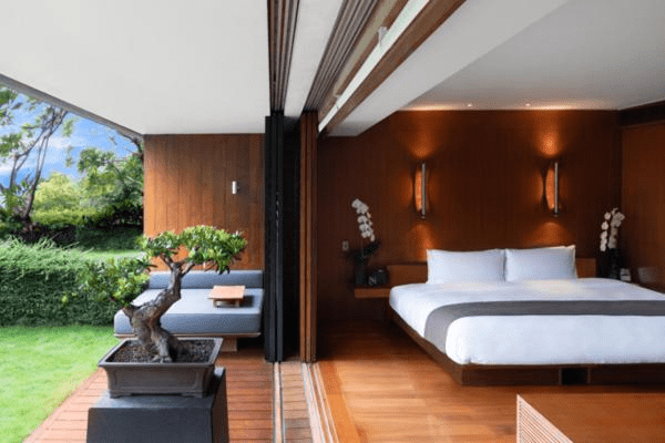 走一趟日月潭挑一間喜歡的住宿，從清晨湖面到夜晚燈影靜靜停留